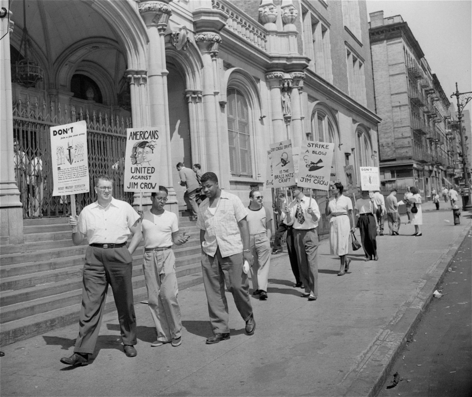 1948: ANTI-DRAFT PICKETS